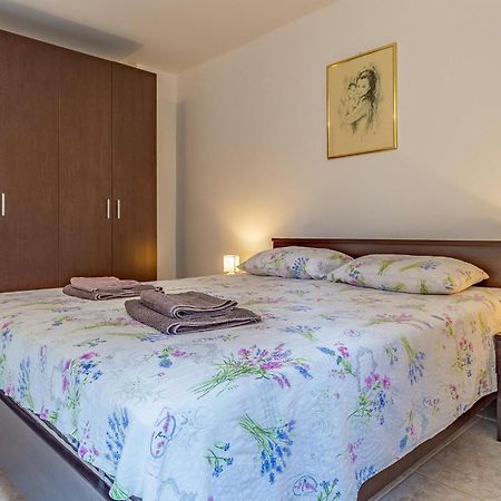 Cozy Apartment In Pula With Kitchen Экстерьер фото