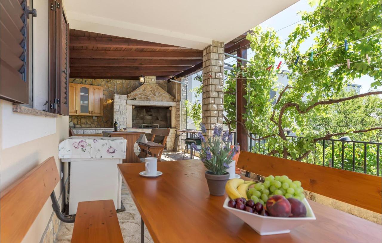 Cozy Apartment In Pula With Kitchen Экстерьер фото