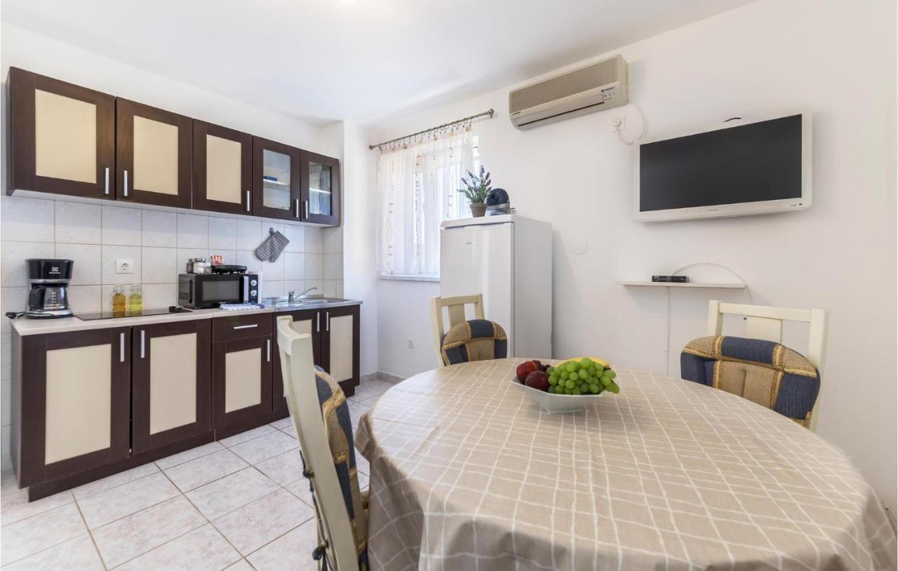 Cozy Apartment In Pula With Kitchen Экстерьер фото